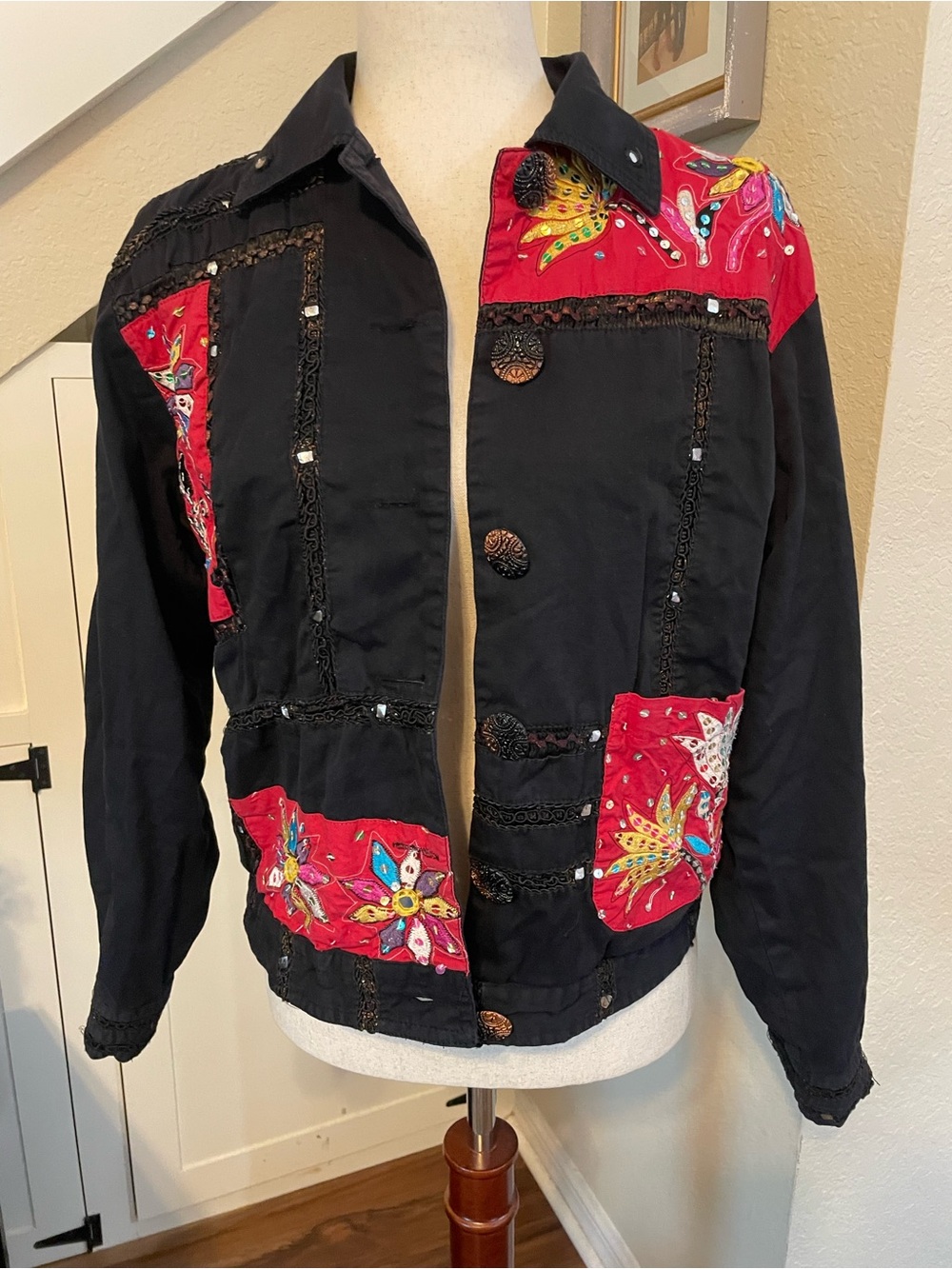 Vintage Sandy Starkman Embroidered Patchwork Art to Wear Jacket Medium Black Red